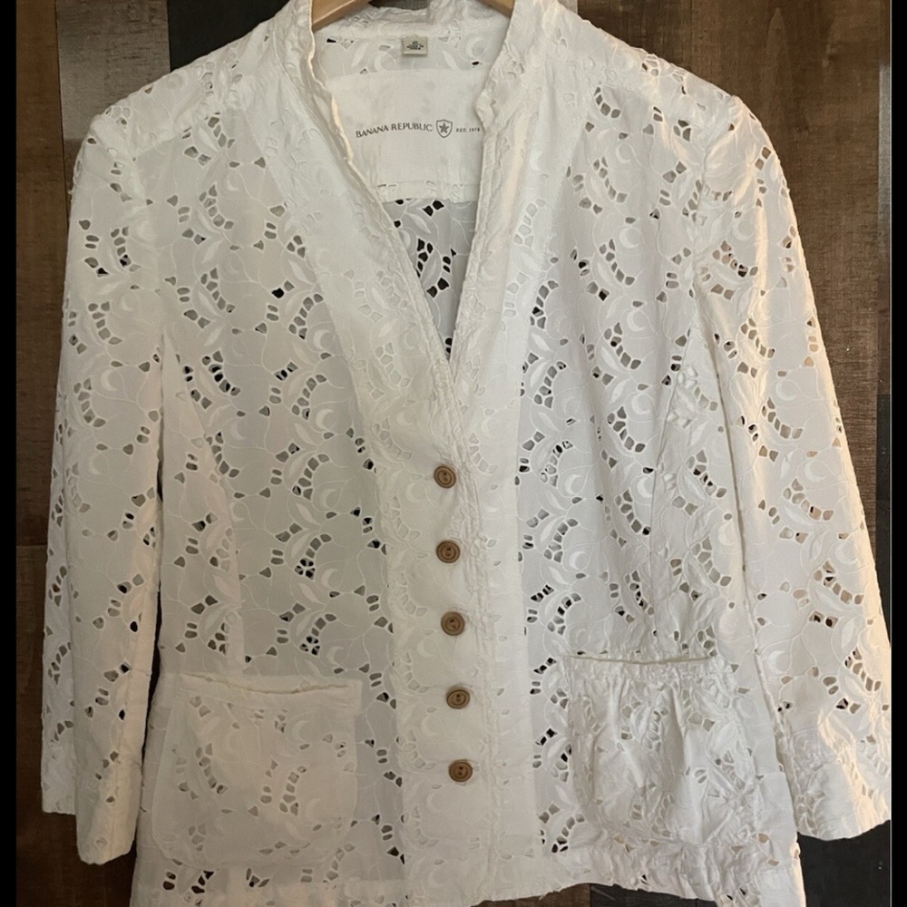 Banana Republic White Eyelet Jacket with Brown Wood Buttons Sz 10